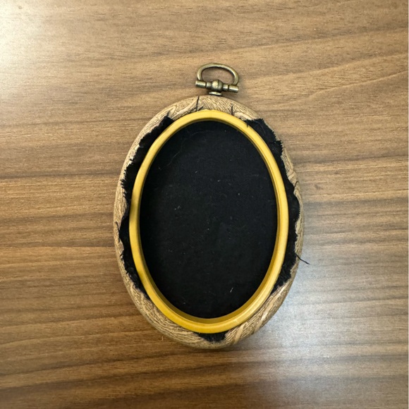 Mini Squirrel Embroidery - Picture 2 of 2